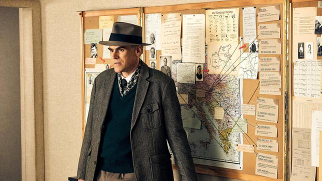 Bild: ARD/Odeon Fiction/Kai Schulz Otto John (Sebastian Blomberg) stimmt der Vereinbarung mit dem Mossad zu.