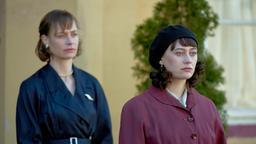 Toni (Mercedes Müller) verlässt ihre Eltern: Else Schmidt (Katharina Marie Schubert) und Gerd Schmidt (Jürgen Maurer).