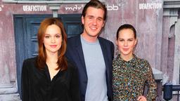 Schauspieler Maximilian Meyer-Bretschneider zusammen mit Emilia Schüle und Alicia von Rittberg.