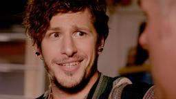 Cuckoo: Cuckoo (Andy Samberg) überlistet seinen Schwiegervater Ken (Greg Davies).