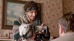 Cuckoo: Cuckoo (Andy Samberg) erklärt Opa Tony (Philip Jackson) die Faszination der Wiedergeburt.