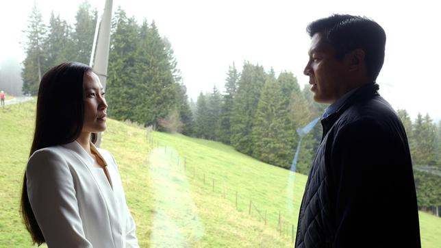 Bild: ARD Degeto/Servus TV/Petro Domenigg Anne Hsu (Uisenma Borchu) erhält von ihrem Onkel Chai Dan (Nicholas Gho) den Auftrag herauszufinden, wer den Mordanschlag auf ihn geplant hat.
