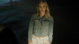 In der Nacht ihres Geburtstags verschwindet Janine Grabowski (Elisa Schlott) spurlos.