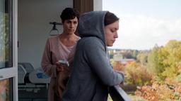 Steffi Essmann (Nina Kunzendorf) versucht mit mütterlicher Strenge, ihre drogenabhängige Tochter Manu (Johanna Ingelfinger) zu retten.