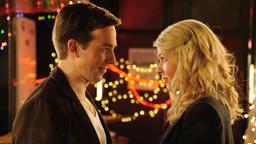 Dating Daisy: Leon (Florian Anderer) und Daisy (Tina Amon Amonsen) kommen sich näher.