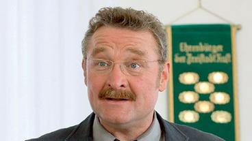 Bild: ARD/ORF/Petro Domenigg Jakob Ressler als Ferry Öllinger