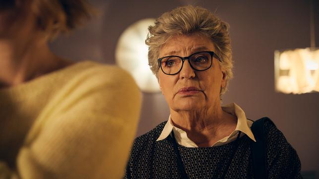 Peggy Lukac als Karin Heiland