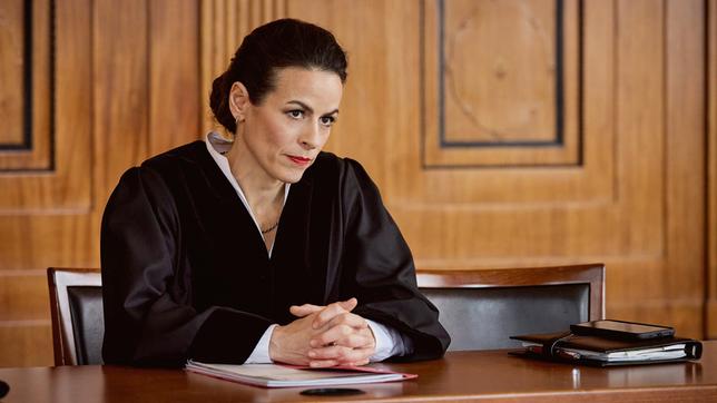 Staatsanwältin Odette Santos (Anne Diemer)