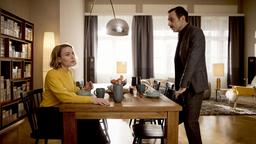 Romy Heiland (Christina Athenstädt), und ihr Lebensgefährte Rudi Illić (Aleksandar Jovanovic) teilen ihren Alltag in einer gemeinsamen Wohnung.