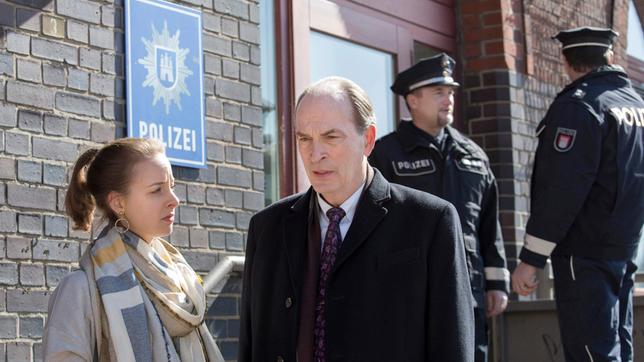 Bild: ARD/Georges Pauly Markus Gellert (Herbert Knaup) und Marleen (Amelie Plaas-Link)