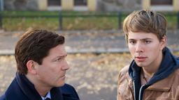 Florian (Francis Fulton-Smith, li.) und Max (Benjamin Trinks), der großen Mist gebaut hat.