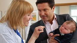 Nora Mann und Christian mit dem Findelkind