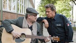 Heinz Rudolf Kunze spielt Gitarre
