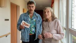 Aus ihrem Zimmer im Seniorenheim ist Thea Worms (Karin Nennemann) eine Halskette gestohlen worden. Nils Sanchez (Enrique Fiß) mutmaßt, dass die Diebin oder der Dieb zum Personal des Heims gehört.