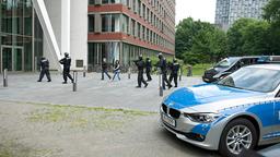 MEK Einsatz vor dem Bankgebäude