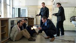Großstadtrevier: Paul (Jens Münchow), Mads (Mads Hujlmand) und Daniel (Sven Fricke) in der Gewalt von Mafia-Gangstern. 