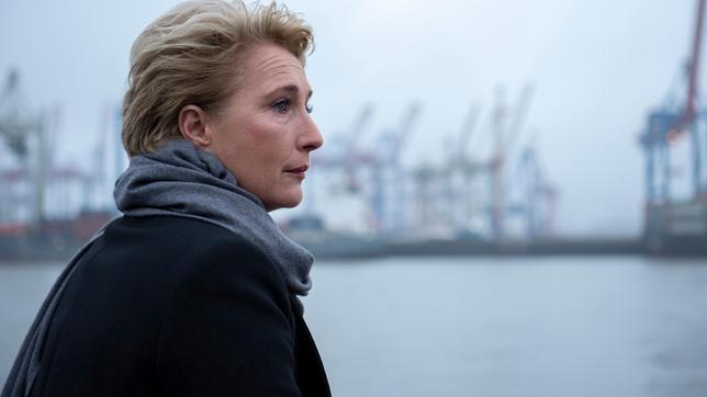 Bild: ARD/Thorsten Jander Frau Küppers (Saskia Fischer) muss sich mit einer schlimmen Diagnose auseinandersetzen: Brustkrebs.