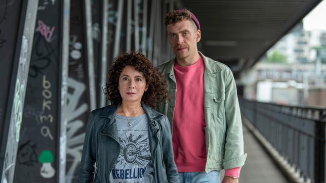 Bild: ARD/Thorsten Jander Harry Möller (Maria Ketikidou) und Nils Sanchez (Enrique Fiß) kommen ihrem Ziel zusehends näher.