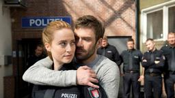 Nina Sieveking (Wanda Perdelwitz) hat sich in Diego (Daniel Wiemer), den Kampfsporttrainer der Polizei verliebt.