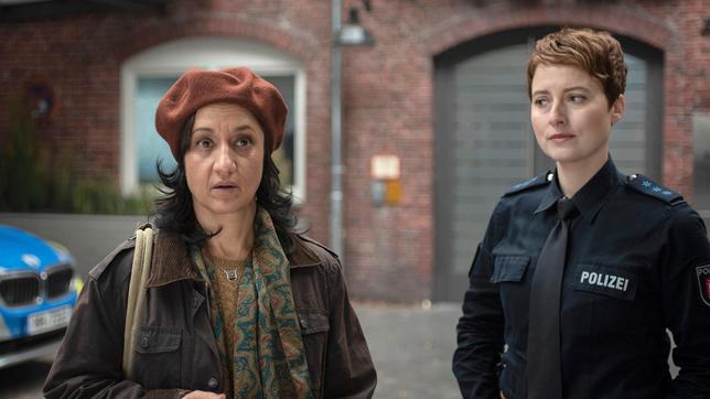 Bild: ARD/Cornelia Klein honorarfrei Nina Sieveking (Wanda Perdelwitz) ist überzeugt, dass Marion Söndermann lügt. Auch deren gute Freundin Ina Brückner (Meriam Abbas) kennt nicht die ganze Wahrheit.