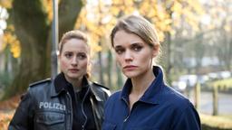 Nina Sieveking (Wanda Perdelwitz) weiß inzwischen, dass Anna Müllerschön (Sarah Elena Koch) bereits mehrfach wegen Diebstahls verhaftet wurde.