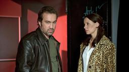 Paul Dänning (Jens Münchow) beginnt, an seiner Freundin Mira (Anneke Schwabe) zu zweifeln.