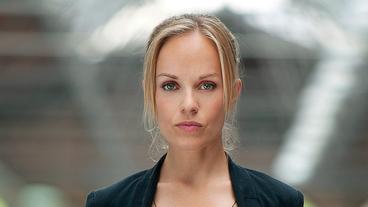 Bild: ARD/Daniela Incoronato Friederike Kempter als Julia Klug