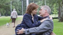 Bauer Meede jagt seine Schwägerin Melanie Meede und ihren Lover Hinrichs vom Hof