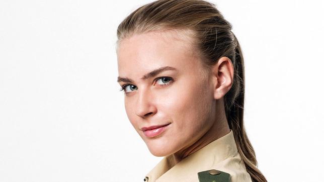 Bild: ARD/TMG/EmanuelA. Klempa Die junge Polizistin Rebecca Jungblut (Jeanne Goursaud)