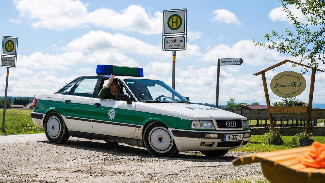 Hubert und Girwidz werden zu einem Tatort gerufen. Auf einem Ferienbauernhof soll ein Mord geschehen sein.