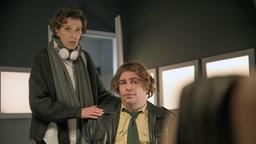 Undercover-Einsatz für Riedl (Paul Sedlmeir): Regisseurin Elfie (Hanna Scheibe) hilft ihm, die Rolle des getöteten Schauspielers zu übernehmen.
