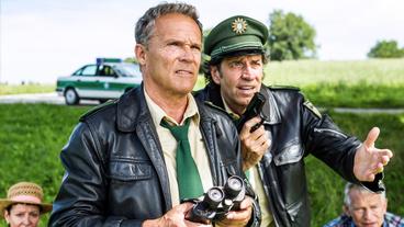 Bild: ARD/TMG/Chris Hirschhäuser Hubert (Christian Tramitz) und Staller (Helmfried von Lüttichau).