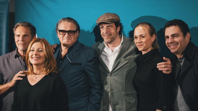 Bild: ARD/Ben Sträßle Hubert und Staller Premiere Unter Wölfen: Christian Tramitz, Karin Thaler, Michael Brandner, Helmfried von Lüttichau, Annett Fleischer und Paul Sedlmeier posieren für die Presse