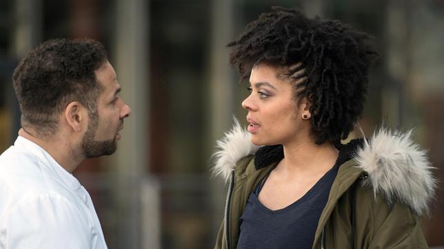 Bild: ARD/Jens Ulrich Koch Aus Sorge um ihre Mutter ist Vivi (Jane Chirwa) bereit, mit ihrem Bruder Matteo (Mike Adler) bis aufs Blut zu streiten.