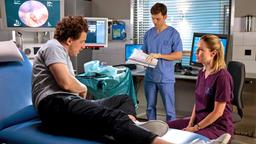 Florian Osterwald (Lion Wasczyk) und Julia Berger (Mirka Pigulla) können bei David Voss (Konstantin Frank) keine Krankheit feststellen. Doch der Patient bleibt hartnäckig.
