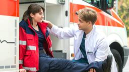 Franzi Ringlein (Anuschka Tochtermann), eine junge engagierte Notfallsanitäterin, wird von Mikko Rantala (Luan Gummich) verarztet. Während ihres Dienstes ist sie auf unerklärliche Weise im Rettungswagen gestürzt.