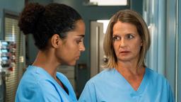 Franziska Ruhland (Gunda Ebert) entgeht nicht, wie schwer es Emma (Elisa Agbaglah) fällt, den Willen ihres Patienten zu akzeptieren.