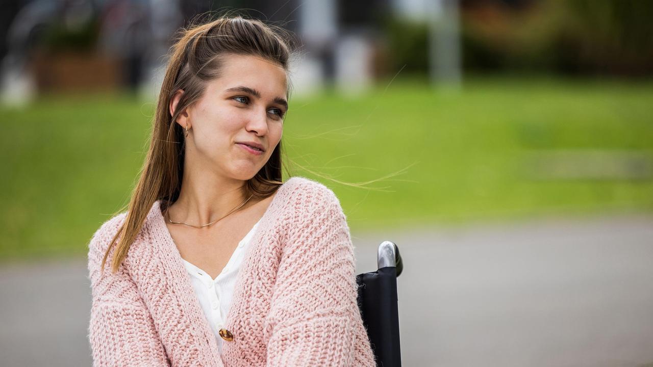 Henrike Palm (Anna-Lena Schwing) soll nach langjähriger Krankheit eine funktionierende Niere bekommen.