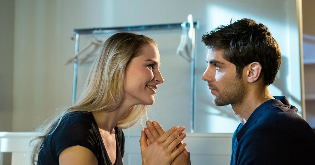 Die Jungen Luder Yasmine Gold Und Blond Cat Genießen Ihre Zweisamkeit Im Freien