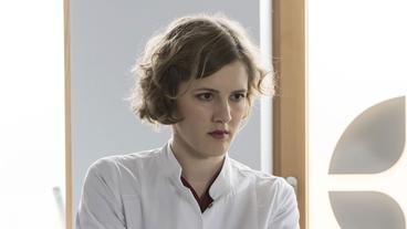 Bild: ARD/Jens Ulrich Koch Elly Winter (Juliane Fisch)