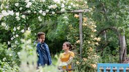 Matteo  (Mike Adler) fährt selbst auf den Hof und macht sich gemeinsam mit Rebecca (Milena Straube) auf die Spurensuche des Auslösers