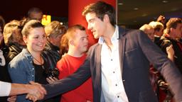 In aller Freundschaft – Die jungen Ärzte Premiere 19. Januar 2015 Erfurt: Roy Peter Link schüttelt die Hände der Fans