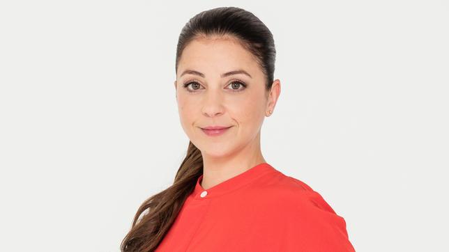 Bild: ARD/Markus Nass Arzu Bazman spielt Oberschwester Arzu Ritter