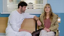Darren Macneil (Michael Raphael Klein) und Paula Griesam (Lea Fassbender) haben seit einiger Zeit eine Affäre. Nun ist Paula schwanger und kann sich nicht überwinden, es Darren zu sagen. Damit wäre ihrer Beziehung die Leichtigkeit genommen und genau das macht die Beiden aus.
