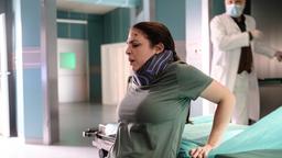 Dr. Heilmann (Thomas Rühmann) hat Arzu Ritter (Arzu Bazman) den Halofixateur abgenommen. Doch als sie aufstehen will, versagen ihre Beine.