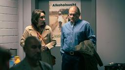 Harleen Kumar (Meral Perin) und Arthur Regner (Joachim Paul Assböck) haben sich waren beide Alkoholiker und haben sich in einer Selbsthilfegruppe kennengelernt. Die beiden haben seit geraumer Zeit eine Affäre, doch Harleen hadert, ob sie sich voll und ganz auf Arthur einlassen soll.