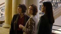 Kaum noch ein Team: Detektivin Mimi (Michaela Caspar, li.), Kanzleichefin Leo (Lavinia Wilson, Mitte) und Anwältin Elena (Maryam Zaree, re.).