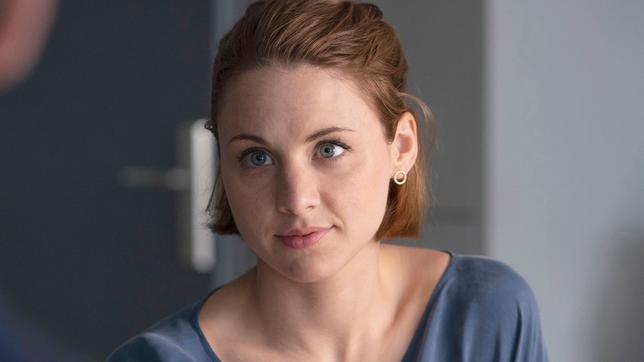 Julia E. Lenska ist Kriminaloberkommissarin Nina Weiss.