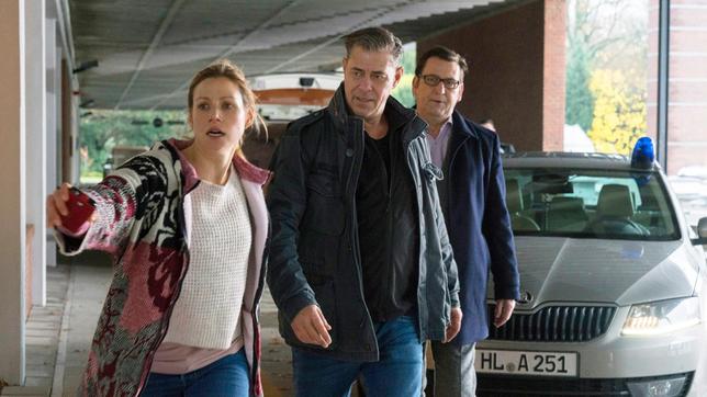 Bild: ARD/Andreas Tams Bringt Tanja Sanftrieder (Katrin Heß), Finn (Sven Martinek) und Lars (Ingo Naujoks) auf die richtige Spur?