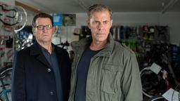 Lars (Ingo Naujoks) und Lars müssen einen Mord aufklären und ein verschwundenes Babys aufspüren. Denn die Tote war schwanger und starb an den Folgen einer Entbindung.